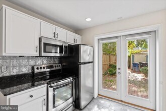 1316 Cameron St in Alexandria, VA - Foto de edificio - Building Photo