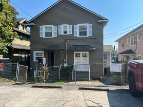 4717 18th Ave NE in Seattle, WA - Foto de edificio - Building Photo