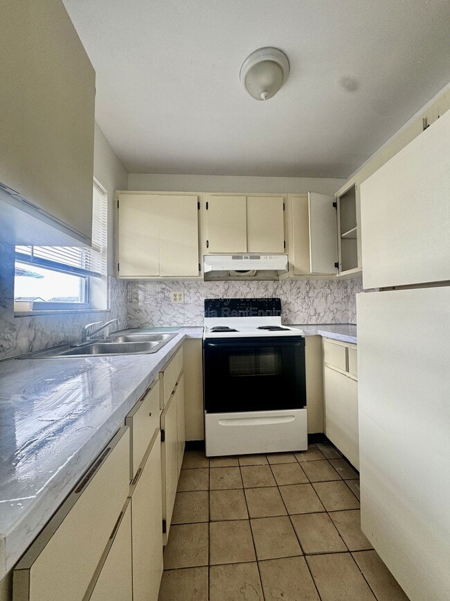 5889 W 26th Ave in Hialeah, FL - Building Photo - Building Photo