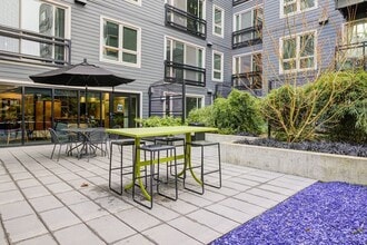Smith & Burns in Seattle, WA - Foto de edificio - Building Photo
