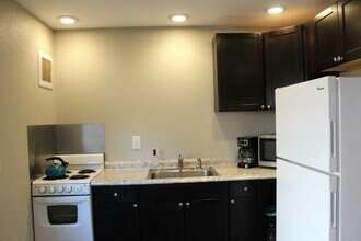 4679 Esther St in San Diego, CA - Building Photo - Building Photo