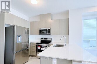 830 Bascule Pl in Ottawa, ON - Building Photo - Building Photo