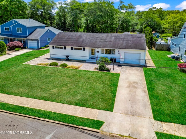 1007 Shore Rd in Spring Lake, NJ - Foto de edificio - Building Photo