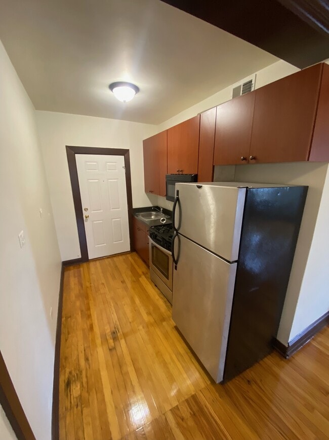 7720 S Marquette Ave in Chicago, IL - Building Photo - Building Photo