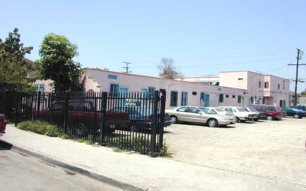 1153 E 61st St in Los Angeles, CA - Building Photo - Building Photo