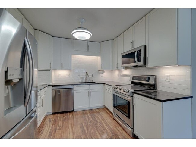 450 Ford Rd in Minneapolis, MN - Building Photo - Building Photo