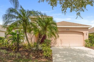 6522 Blue Grosbeak Cir in Lakewood Ranch, FL - Building Photo