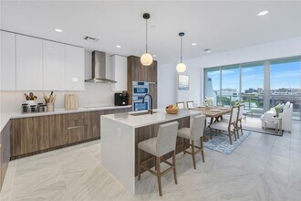 777 3rd Ave N, Unit 907 in St. Petersburg, FL - Building Photo - Building Photo