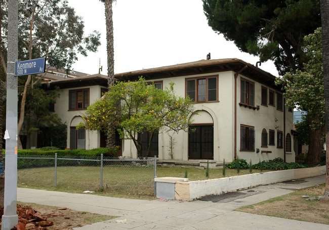 4312 Clinton St in Los Angeles, CA - Foto de edificio - Building Photo