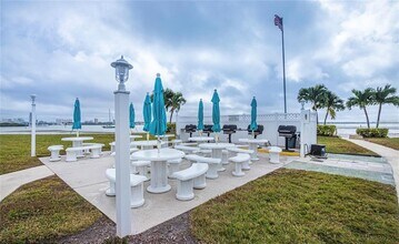 895 S Gulfview Blvd in Clearwater, FL - Foto de edificio - Building Photo