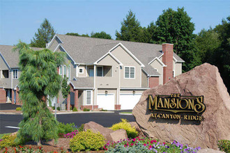 The Mansions at Canyon Ridge in Broad Brook, CT - Foto de edificio - Building Photo