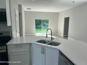 571 San Filippo Dr SE in Palm Bay, FL - Building Photo - Building Photo