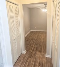 8300 Plaza Gate Ln, Unit 1082 in Jacksonville, FL - Building Photo - Building Photo