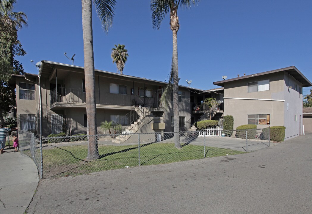 1751 W Sumac Ln in Anaheim, CA - Building Photo