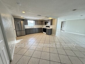 7611 Ilex Dr in Port Richey, FL - Building Photo - Building Photo