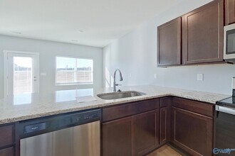 6107 Stonewater Ct in Huntsville, AL - Foto de edificio - Building Photo