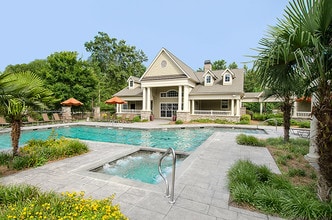 Greystone Falls in Columbus, GA - Foto de edificio - Building Photo