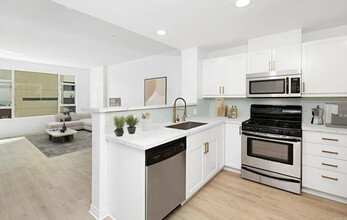 530 K St, Unit 216 in San Diego, CA - Building Photo - Building Photo