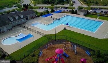 7376 Mockingbird Cir in Glen Burnie, MD - Building Photo - Building Photo