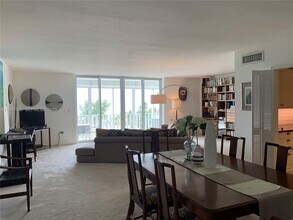 200 Ocean Ln Dr in Key Biscayne, FL - Building Photo - Building Photo