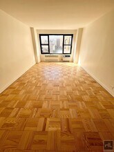 Fourth Avenue, Unit 9N in New York, NY - Building Photo - Building Photo