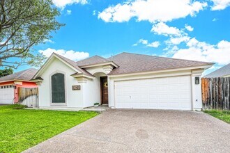 303 Cinnamon Teal Loop in Laredo, TX - Building Photo - Building Photo