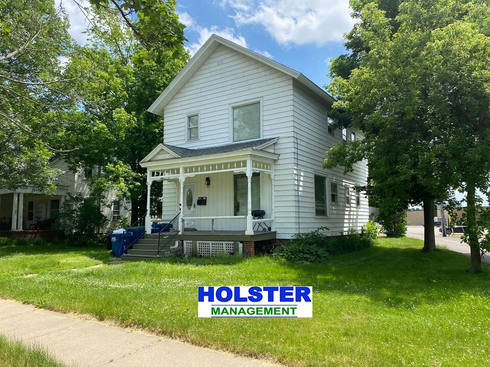803 Franklin St-Unit -1/2 in Wausau, WI - Foto de edificio