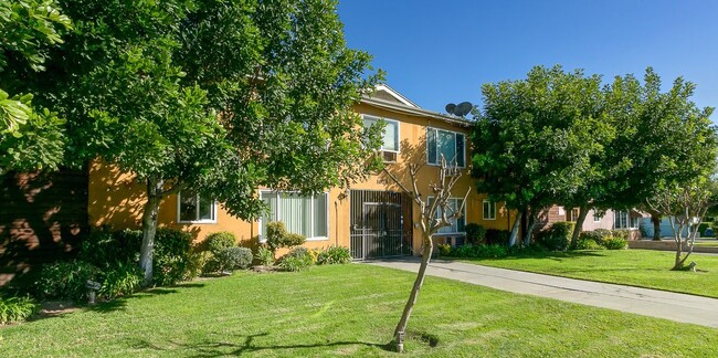 1024 S Atlantic Blvd in Alhambra, CA - Building Photo - Primary Photo