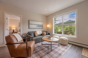 901-907 7 St N in Golden, BC - Building Photo