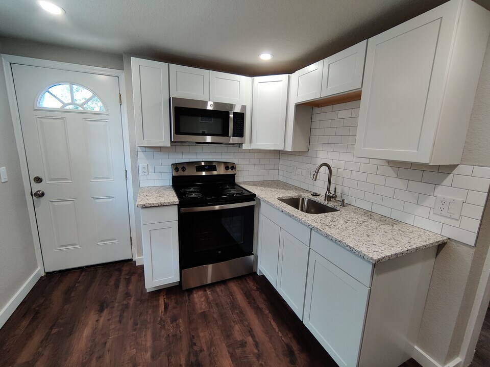 1814 26th St W in Bradenton, FL - Building Photo