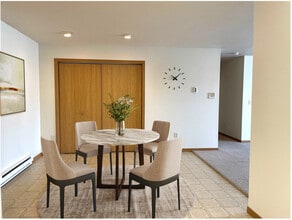 Campus Place Apartments in Grand Forks, ND - Foto de edificio - Building Photo