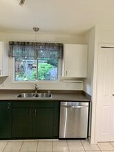 4549 Hammond Bay Rd in Nanaimo, BC - Building Photo - Building Photo