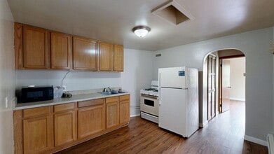 602 Townsend St, Unit 1 in Midland, MI - Building Photo - Building Photo