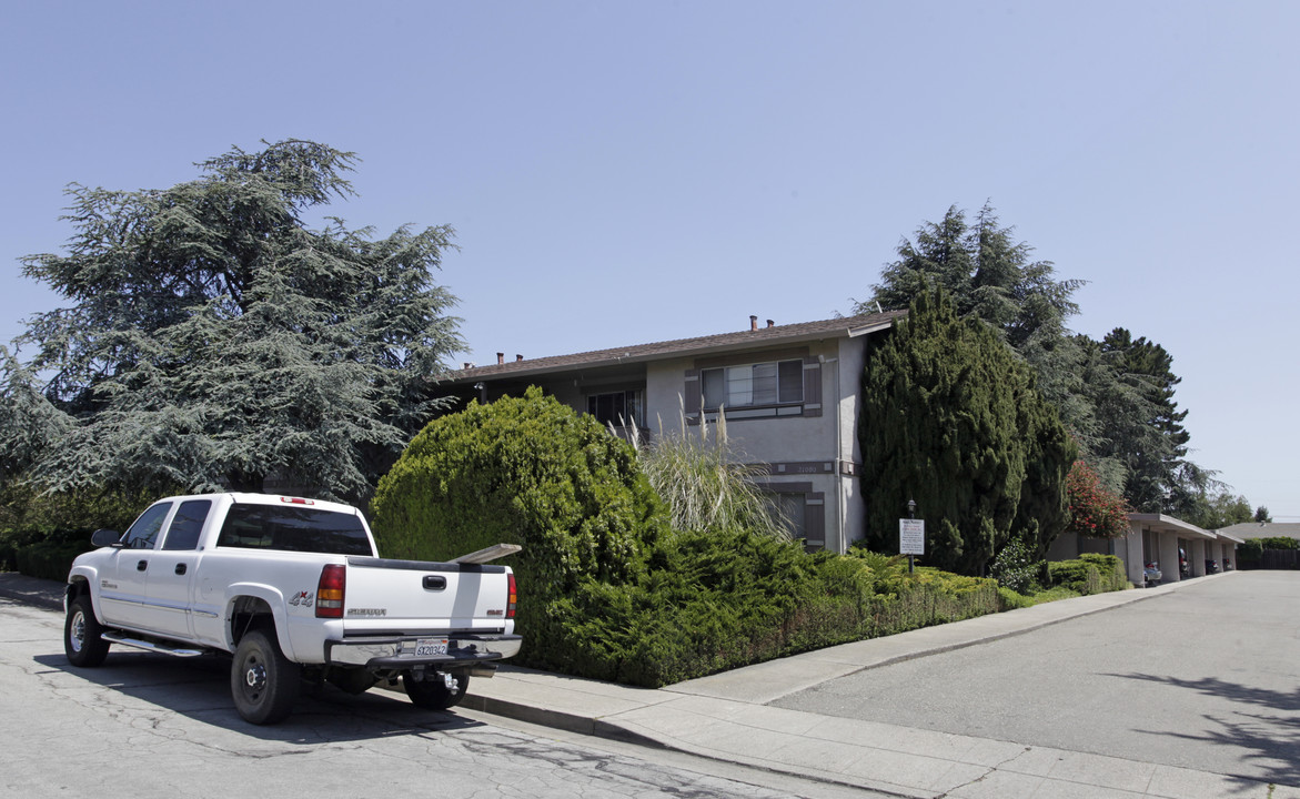 Don Castro Apartments in Castro Valley, CA - Building Photo