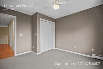 15 Jacobs Point Rd in Warren, RI - Building Photo - Building Photo