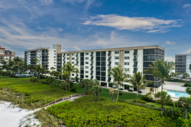 Bayshores of Vanderbilt Beach in Naples, FL - Foto de edificio - Building Photo