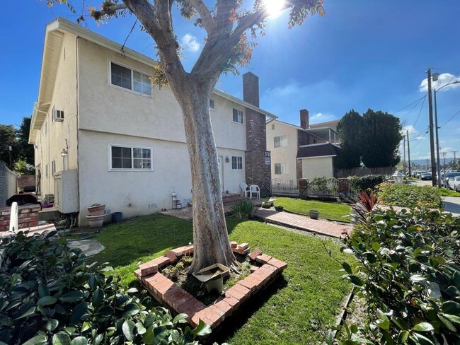 5730 Laurel Canyon Blvd, Unit 3