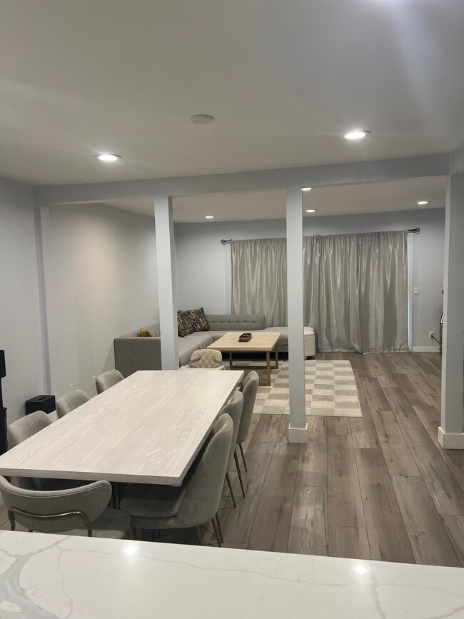 429 E Providencia Ave, Unit F in Burbank, CA - Foto de edificio - Building Photo