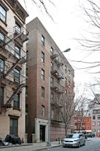 119 Greenwich Ave in New York, NY - Building Photo - Building Photo