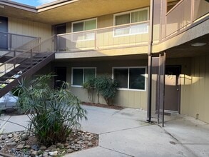 Country Club Apartments in Lemoore, CA - Building Photo - Building Photo