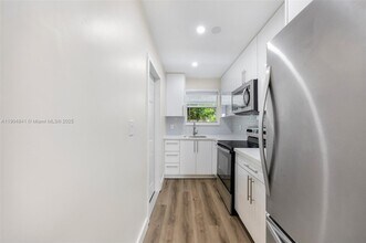 3101 SW 19th St, Unit 3101 in Miami, FL - Foto de edificio - Building Photo