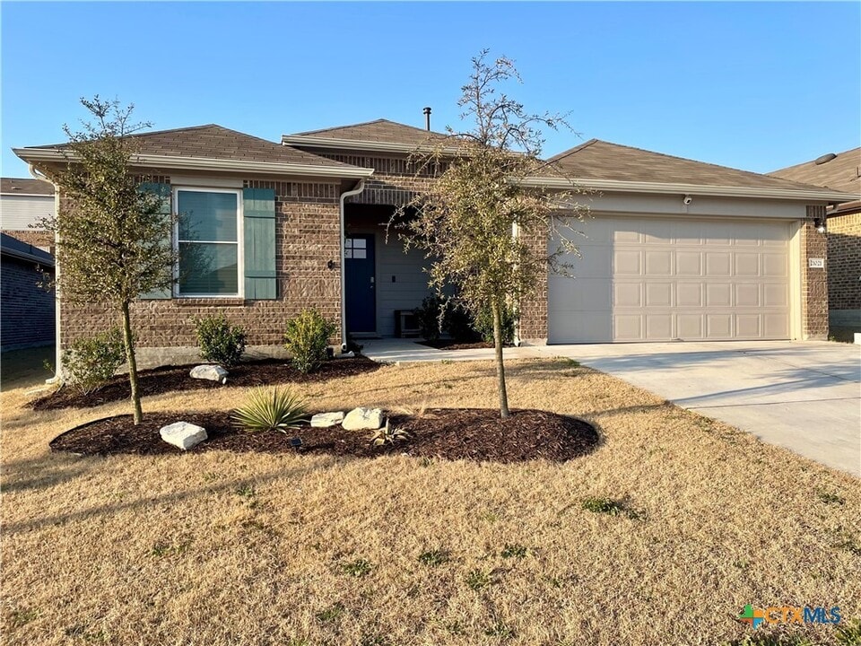 21021 Price Daniel Dr in Manor, TX - Building Photo