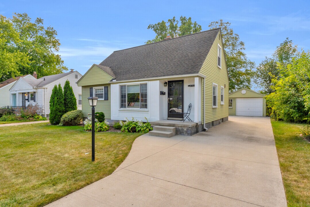 3711 Normandy Rd in Royal Oak, MI - Foto de edificio