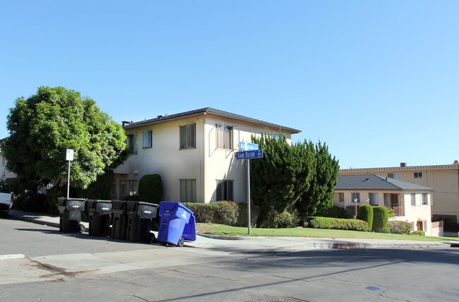 3026-3066 Kellogg St in San Diego, CA - Foto de edificio - Building Photo