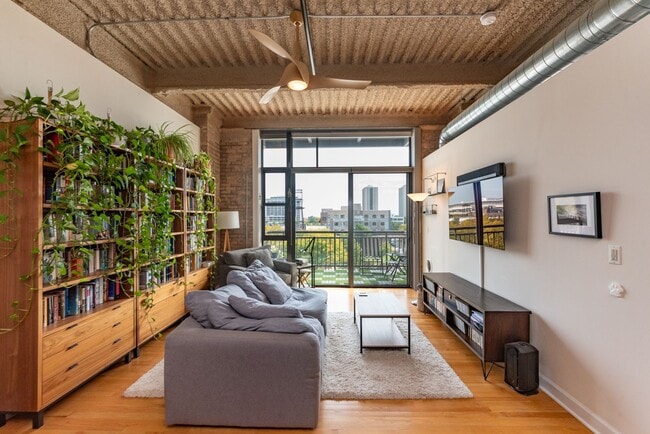 property at 2545 S Dearborn St