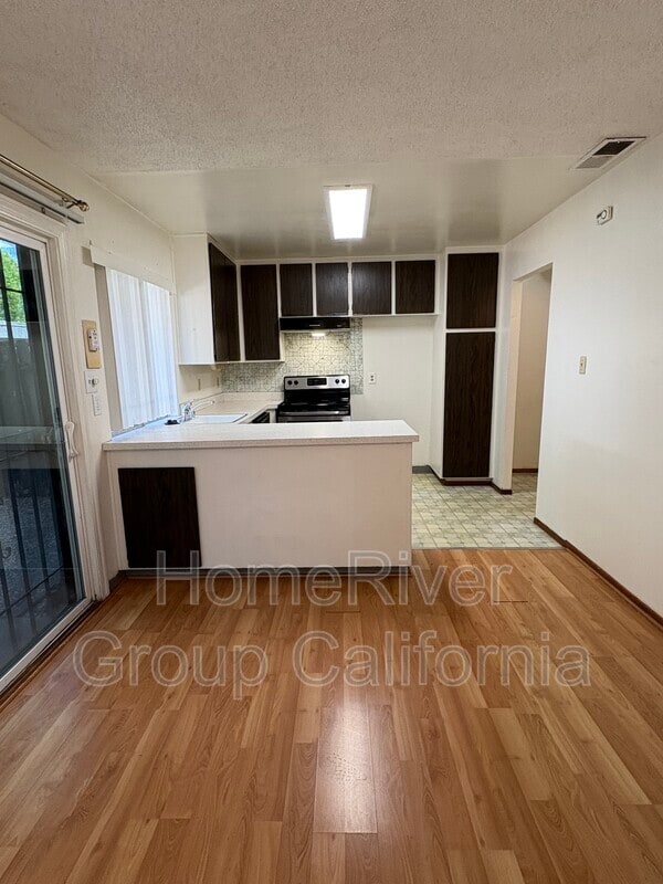6325 Seyferth Way in Sacramento, CA - Building Photo - Building Photo