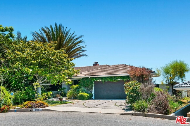 1166 Las Pulgas Pl in Los Angeles, CA - Building Photo - Building Photo