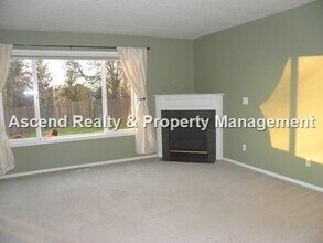 6443 NW Krislynn Terrace in Portland, OR - Building Photo - Building Photo