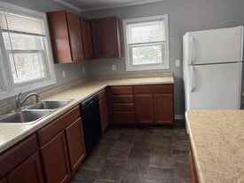 326 N 6th St in Monmouth, IL - Building Photo