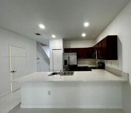 3320 W 92nd Pl in Hialeah, FL - Building Photo - Building Photo